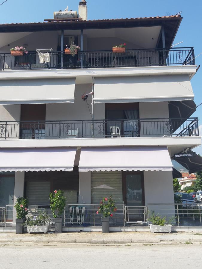 Soula'S Sunshine Big Apartment Nea Karvali Exterior foto